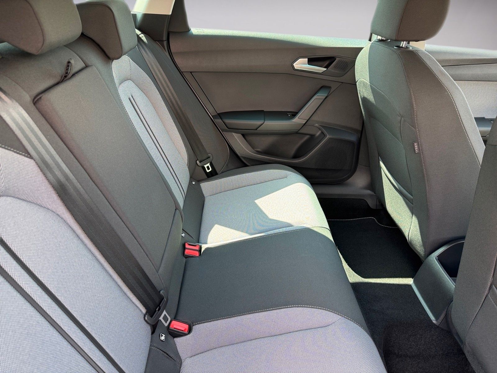 Fahrzeugabbildung SEAT Leon Sportstourer 1.5 eTSI 110 kW Style