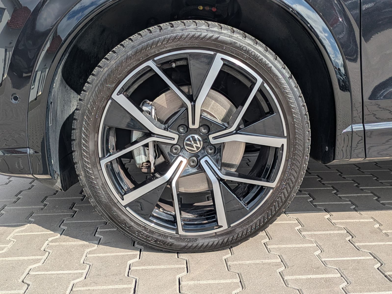 Fahrzeugabbildung Volkswagen Tiguan 2.0 TDI 4M R-Line PANO*H&K*AHK*MATRIX*20"