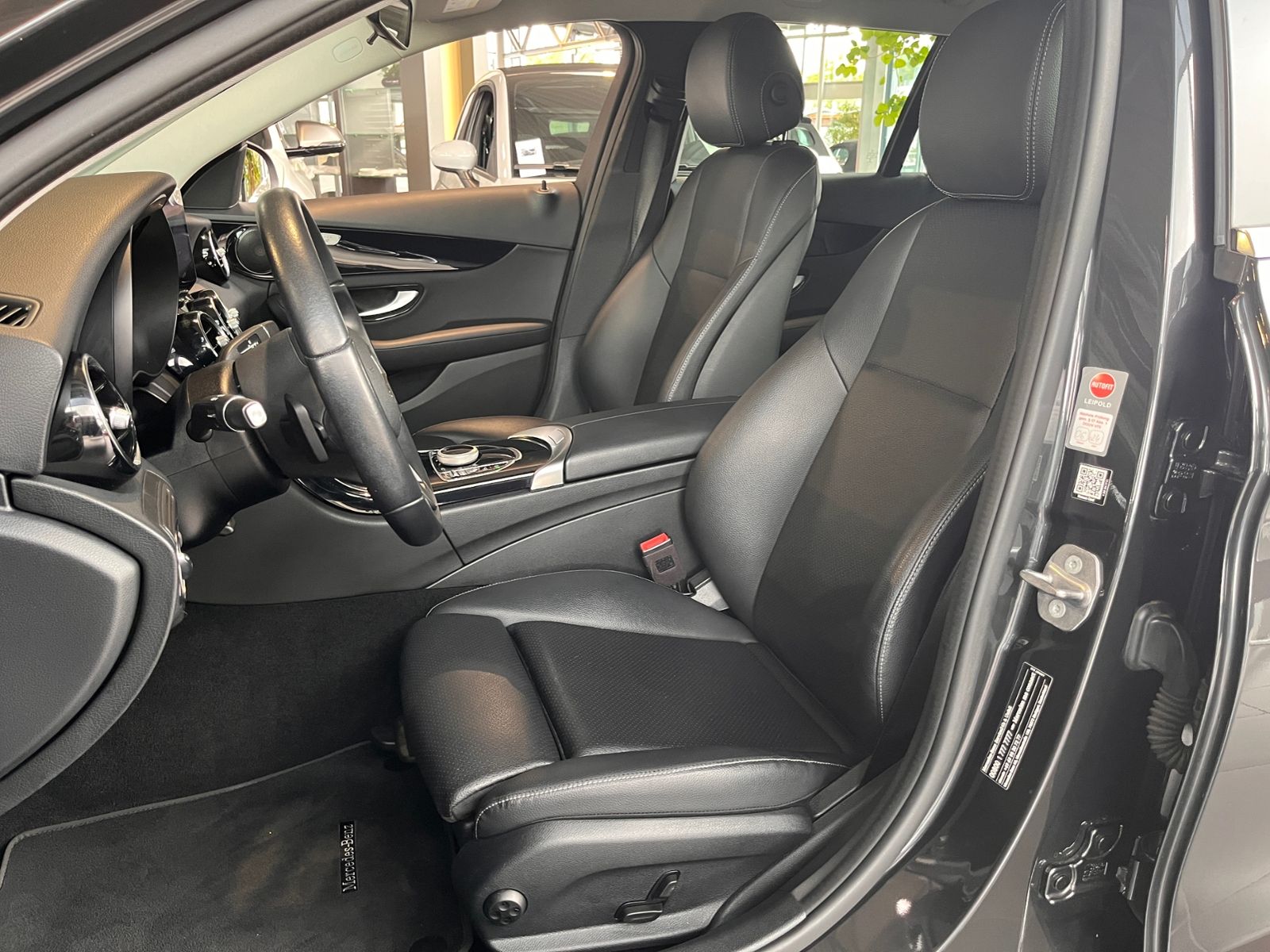 Fahrzeugabbildung Mercedes-Benz C 200 d T LEDER LED NAV SHZ PDC 18"