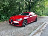 Alfa Romeo Giulia Q4 2.0 Veloce Harman Kardon - Alfa Romeo Giulia mit Benzin-Antrieb: Limousine