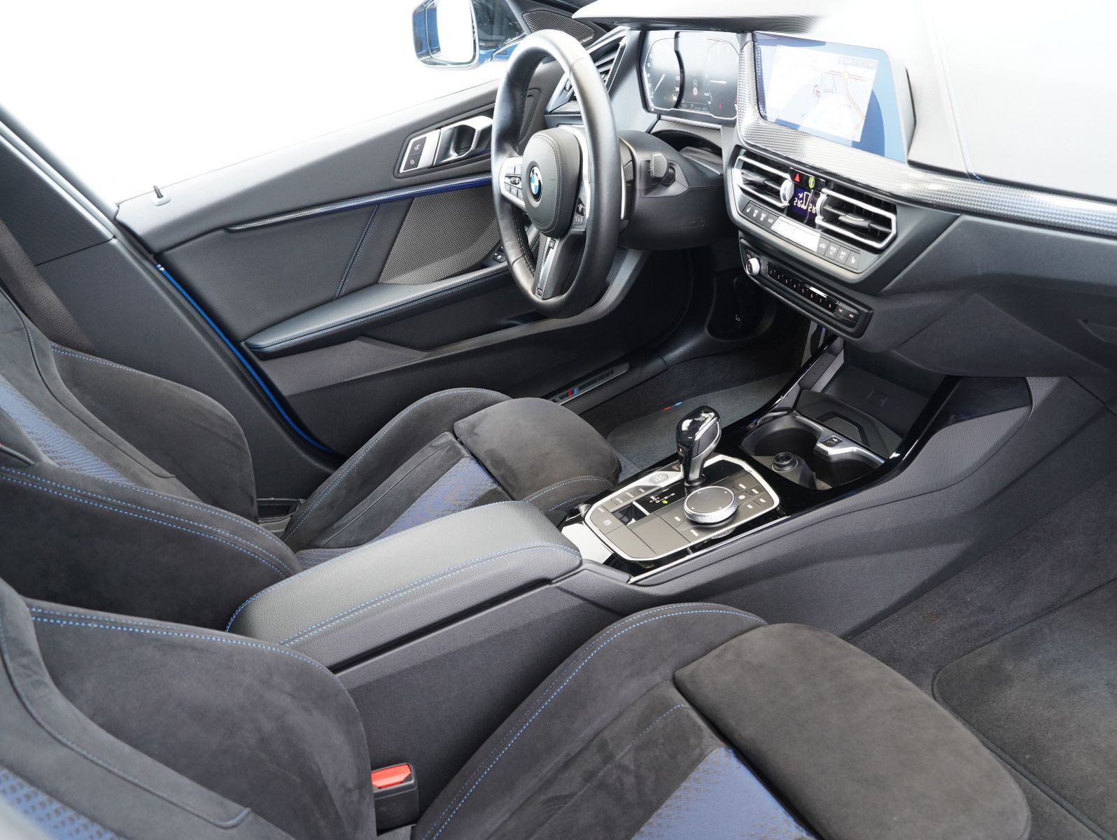 Fahrzeugabbildung BMW M135 i xDrive Performance M H&K/CARPLAY/ACC/19"