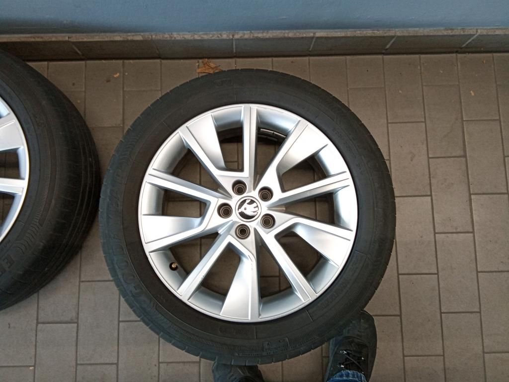 Fahrzeugabbildung SKODA Kamiq TSI Clever LED Navi VC GRA PDC SH LM