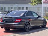 Mercedes-Benz C 180 C -Klasse Lim. C 180 CGI BlueEfficiency - Mercedes-Benz C 180 mit Benzin-Antrieb: Limousine, Klimaanlage