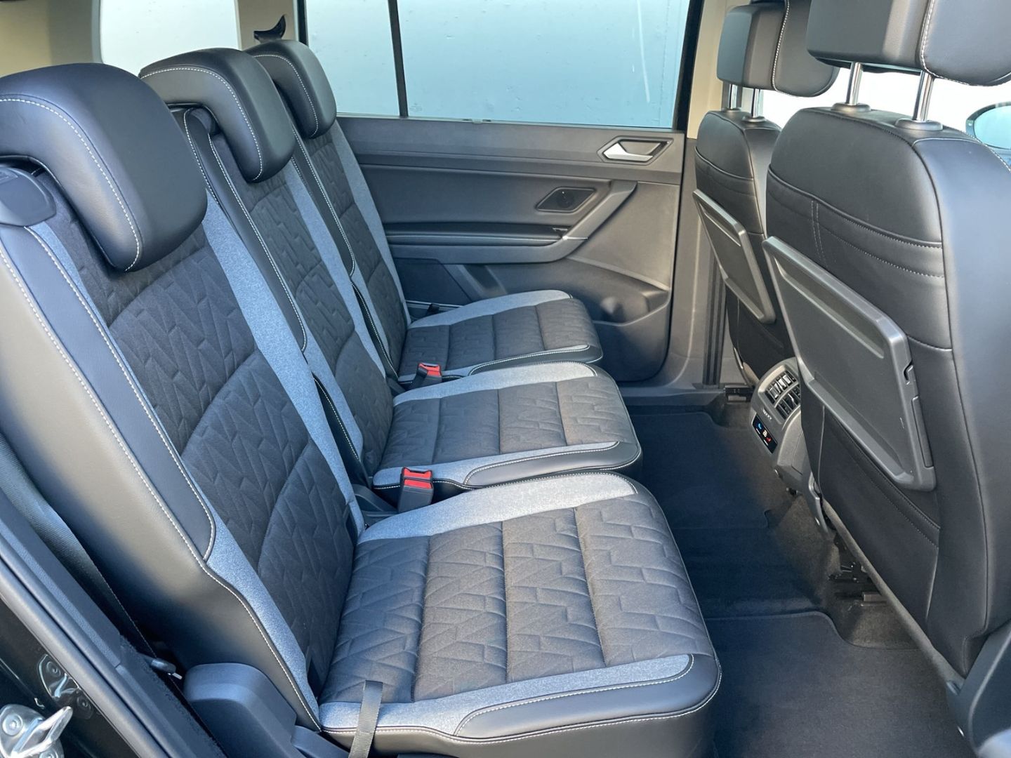 Touran ENERGY 1.5TSI DSG AHK/Kamera/ACC/Navi/LED