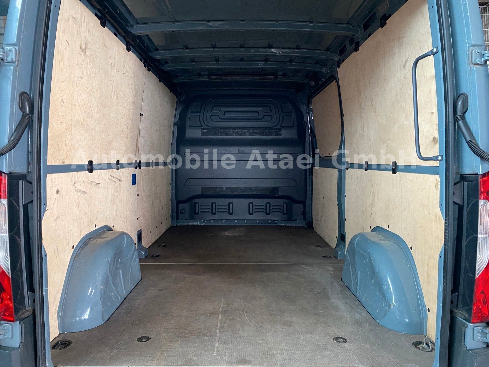 Fahrzeugabbildung Mercedes-Benz Sprinter 211 Plus Paket AHK+ KAMERA+ MBUX (8189)