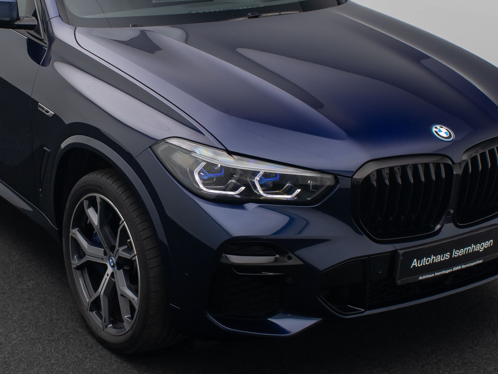 Fahrzeugabbildung BMW X5 xD45e M Sport HUD 360°Laser DAB SkyLounge H/K