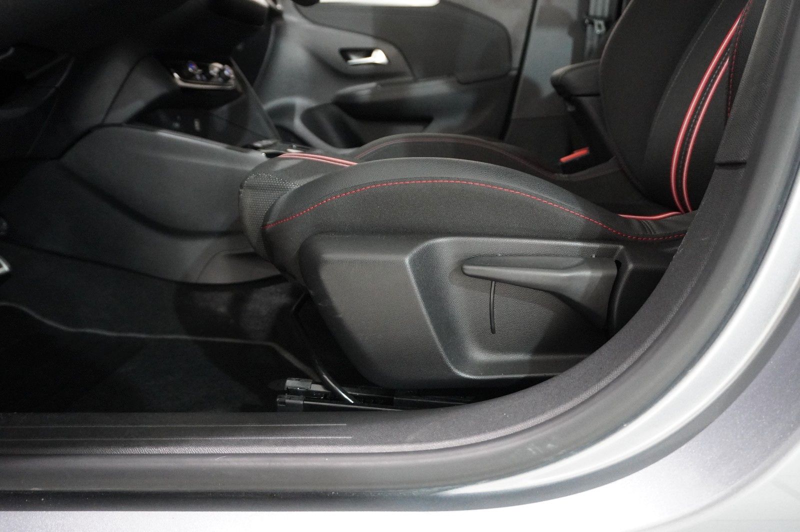 Fahrzeugabbildung Opel Corsa F 1.2T GS SPORT NAVI/LED/KAMERA/SPORT/DAB+