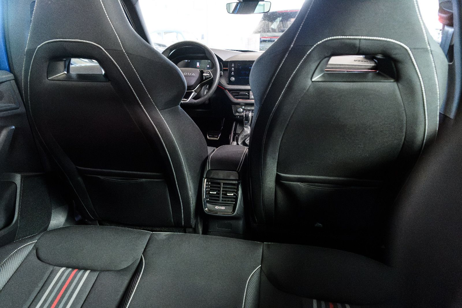 Fahrzeugabbildung SKODA Kamiq Monte Carlo + ACC + KAMERA + PANO + AHK