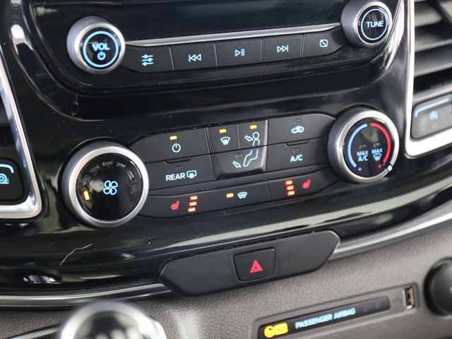 Ford Tourneo Custom 320 XENON KAMERA 8SITZ AHK STANDH