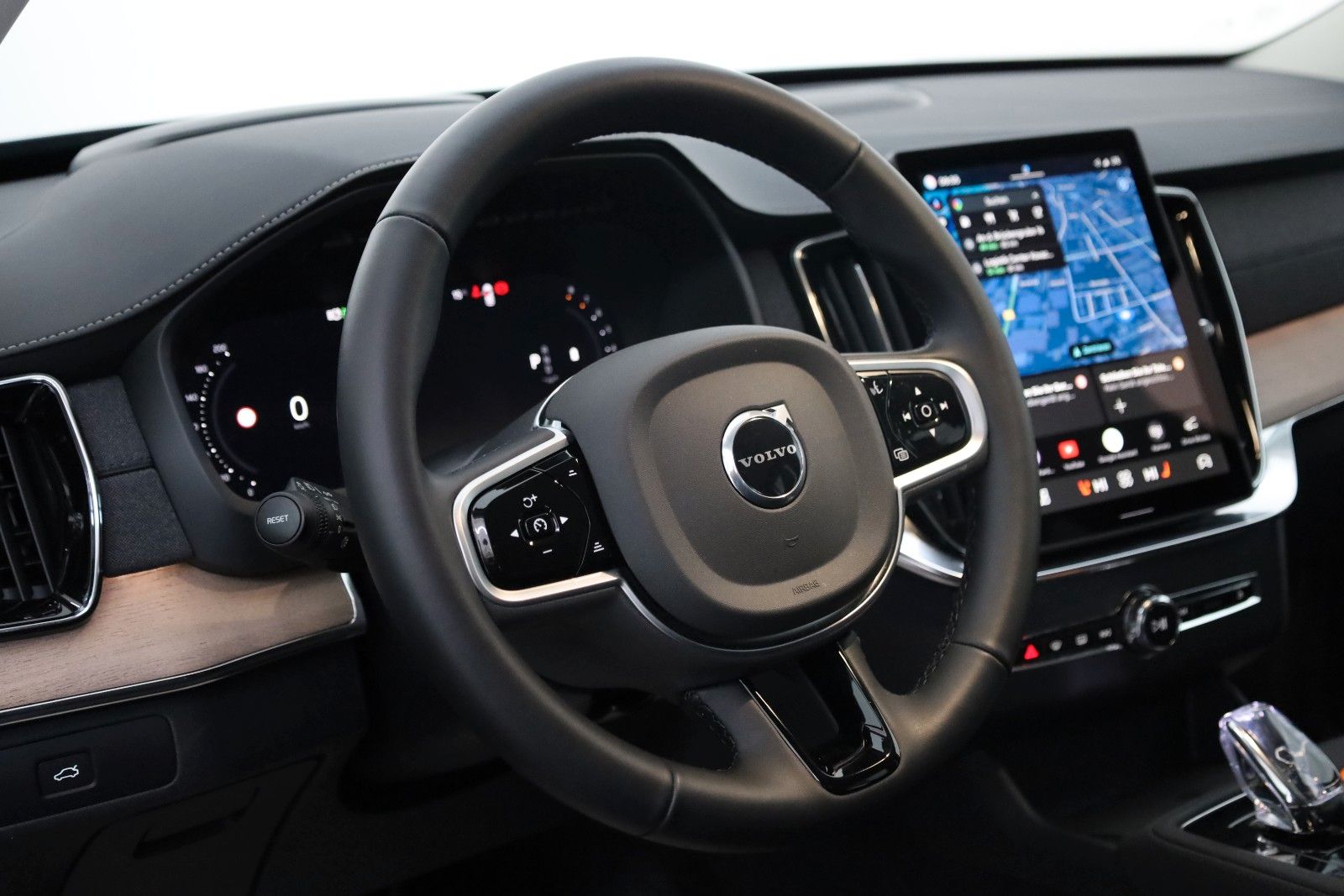 Fahrzeugabbildung Volvo XC90 Plus Bright AWD,7Sitze,360°,HUD,H&K,ACC,AHK
