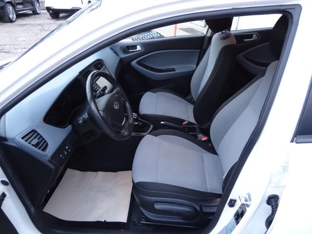 Fahrzeugabbildung Hyundai i20 Sport/OZ-Felgen/Navi/Kamera/SitzH/
