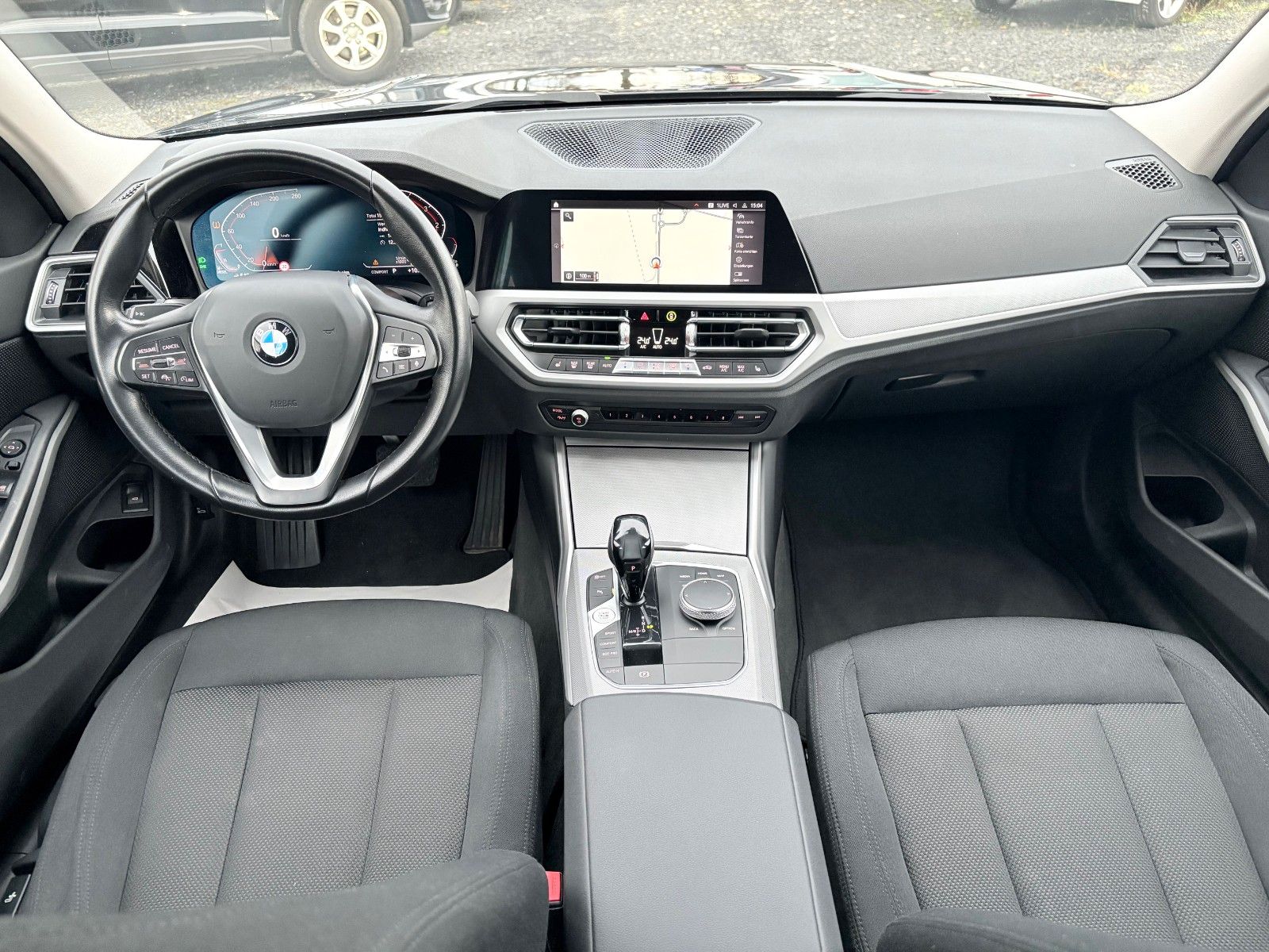 Fahrzeugabbildung BMW 318d Tour. Aut. Navi Alarm Aktiv Tempomat SPORTL