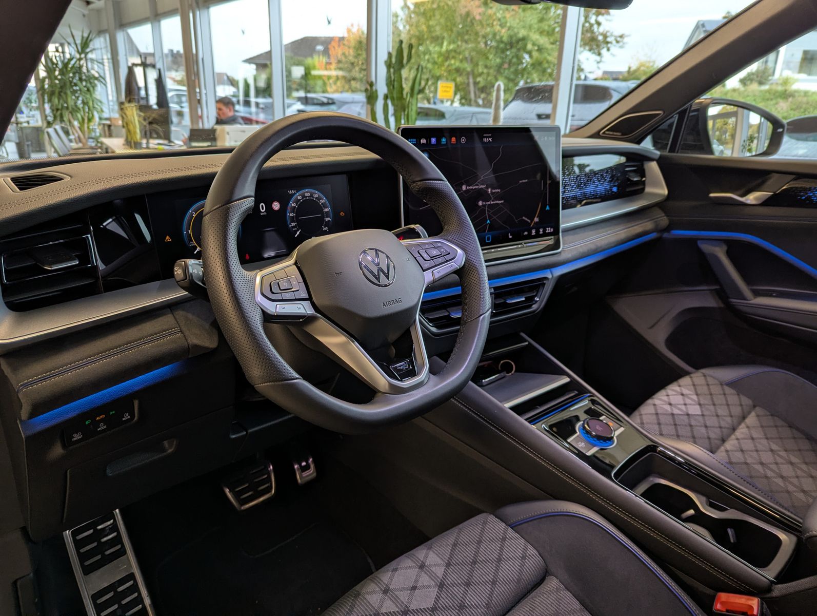 VW Tayron 2.0 4M R-Line Launch Pano Matrix AHK 20" - Image 25