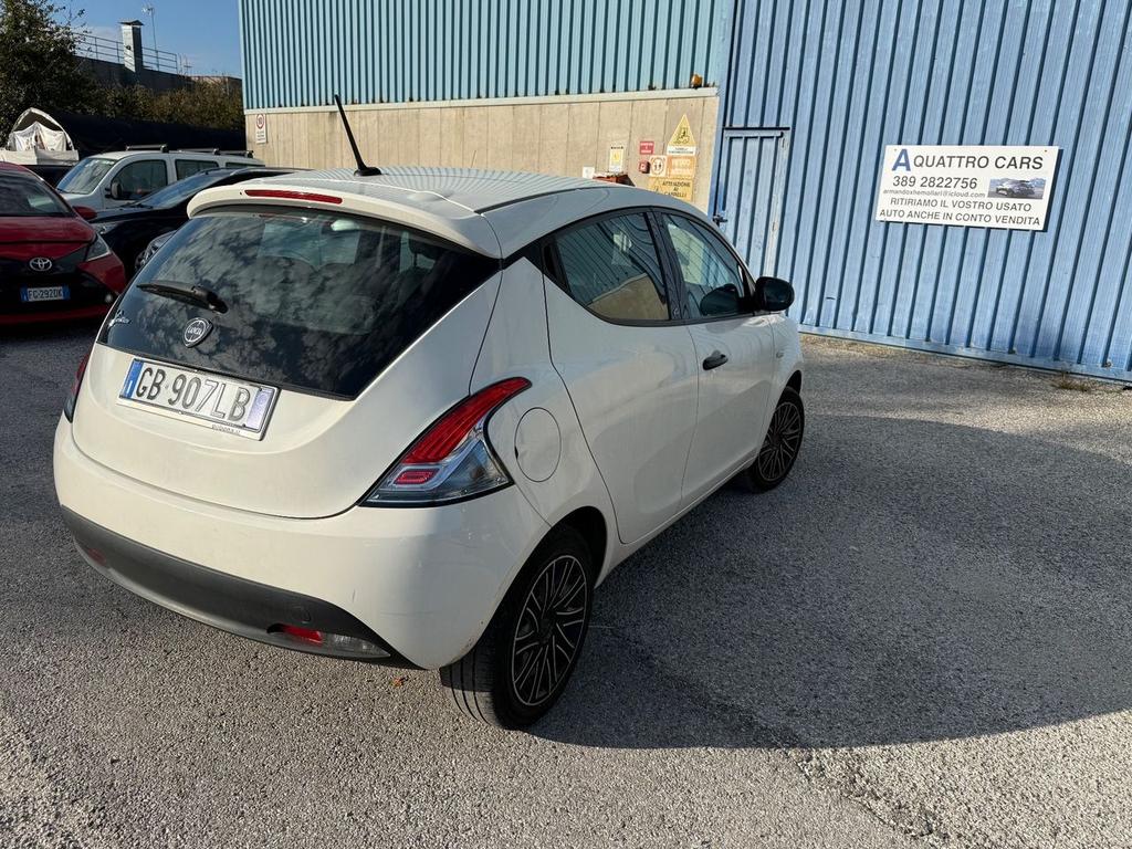 Lancia Ypsilon
