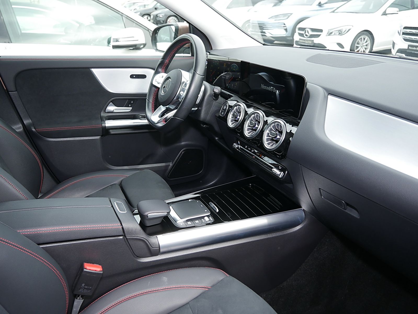 Mercedes-Benz GLA 250 4MATIC AMG MBUX Ambiente LED Pano SHD foto 5