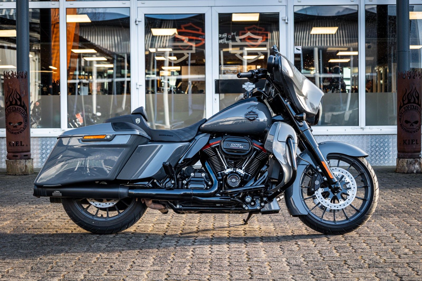 Fahrzeugabbildung Harley-Davidson FLHXSE CVO STREET GLIDE 117 cui - Jekill -