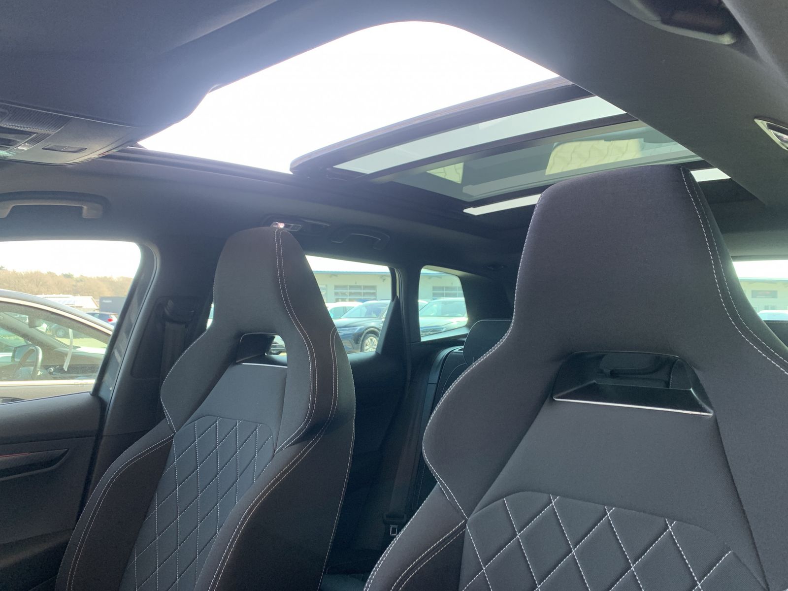 Fahrzeugabbildung SKODA Karoq 2.0 TDI*Sportline*4x4*AHK*LED*CANTON*ACC*