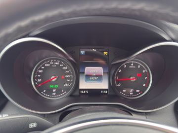 Mercedes-Benz C 180 CGI AMG Line +Sportp.+Navi+LED+SHZ+PDC+LM