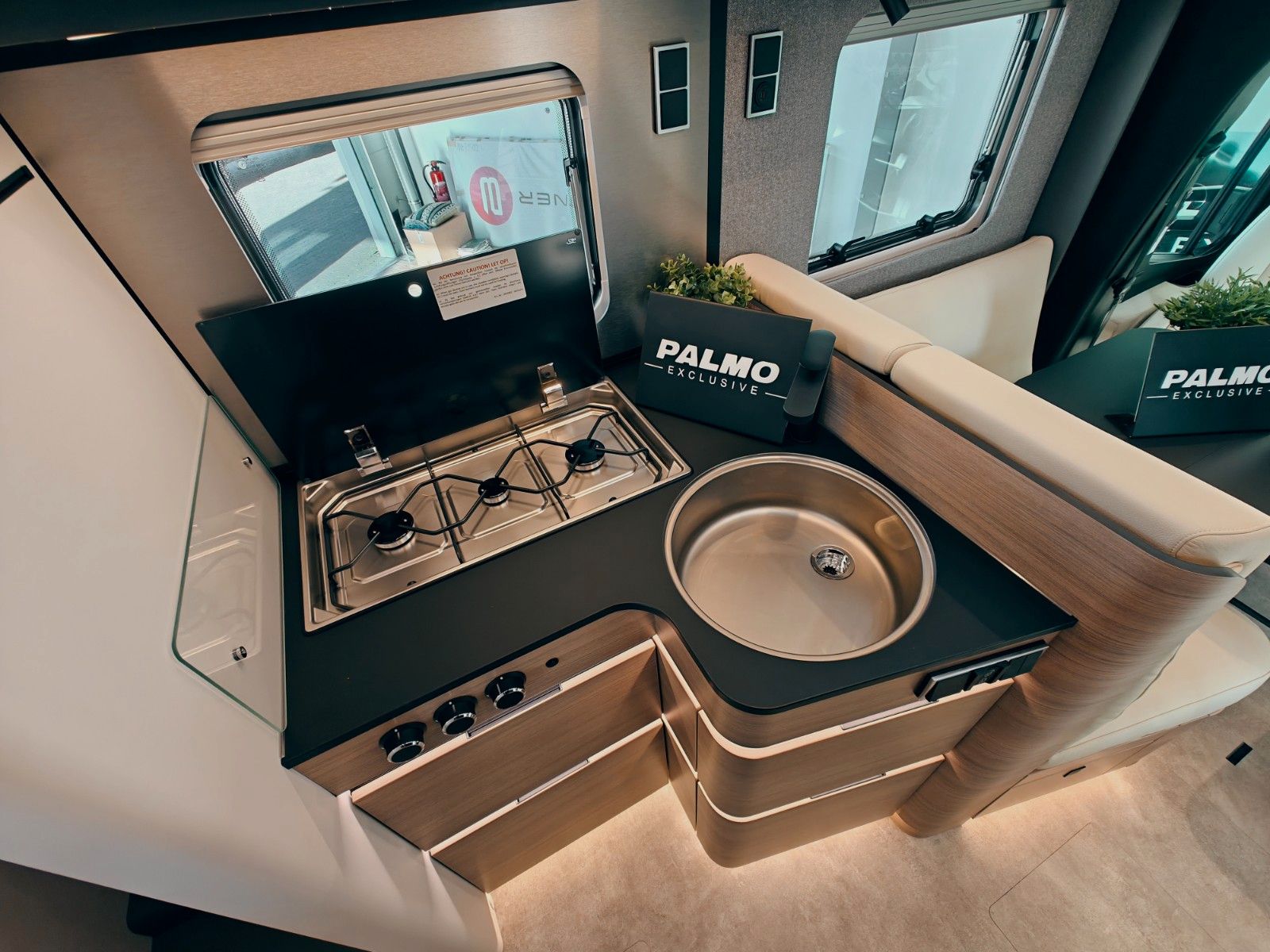 Fahrzeugabbildung HYMER / ERIBA / HYMERCAR B-KLASSE MC T 680 PREMIUM - MATARA TEAK by palmo