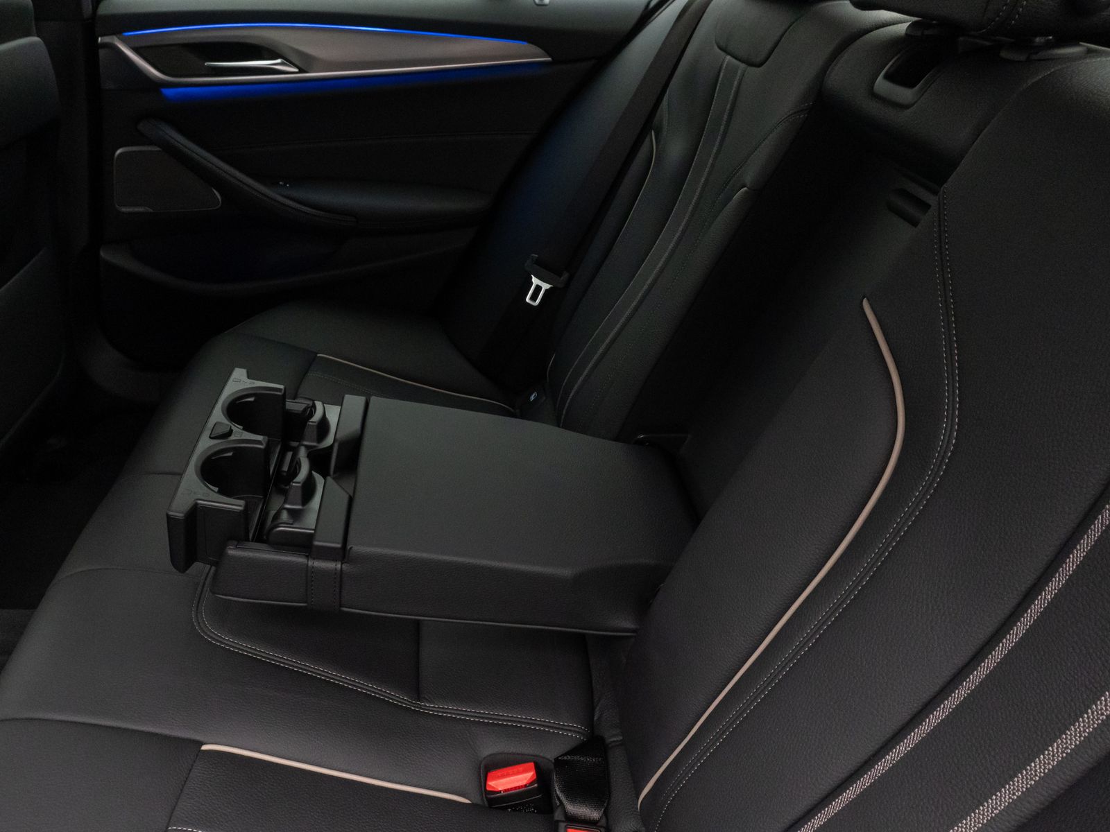 Fahrzeugabbildung BMW 540d  xD M Sport Kamera HUD DAB H/K Alarm 20Zoll