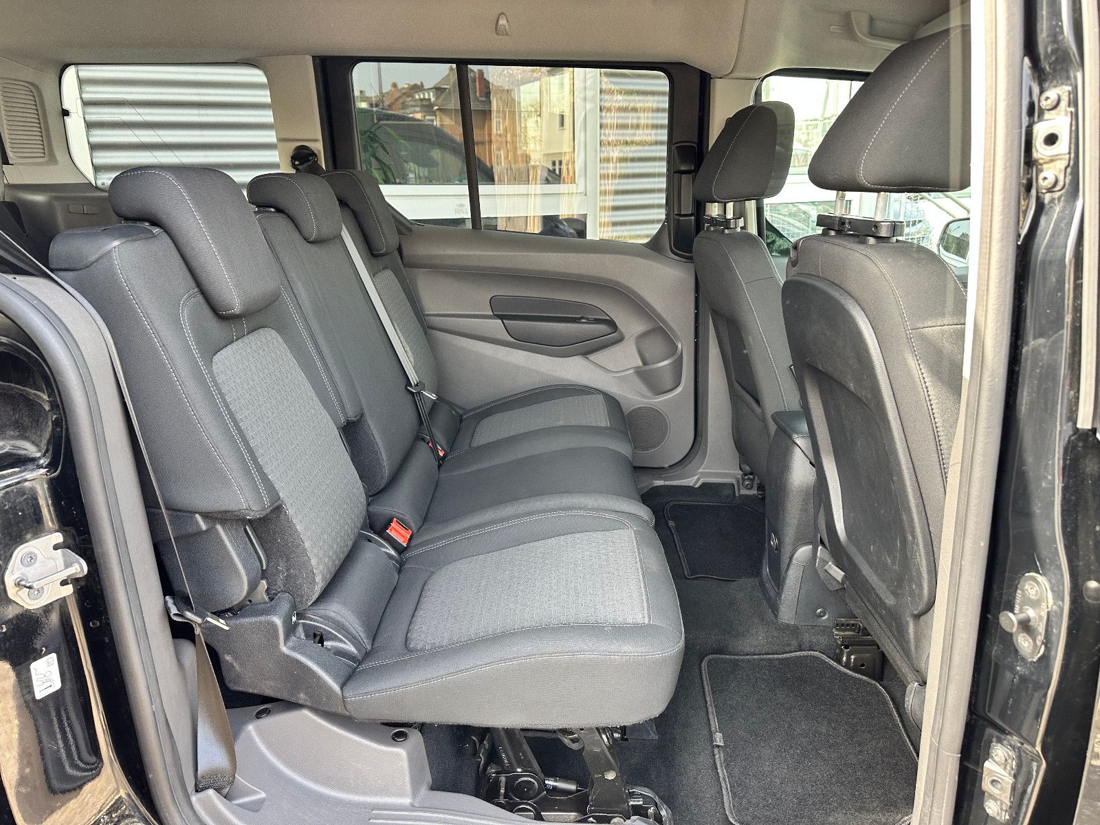 Fahrzeugabbildung Ford GRAND TOURNEO CONNECT*7 SITZER+AUTOM*