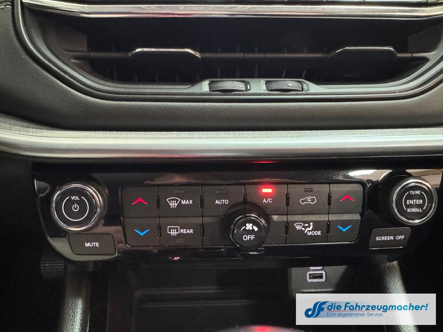 Fahrzeugabbildung Jeep Compass S Plug-In Hybrid 4WD Navi Soundsystem 36