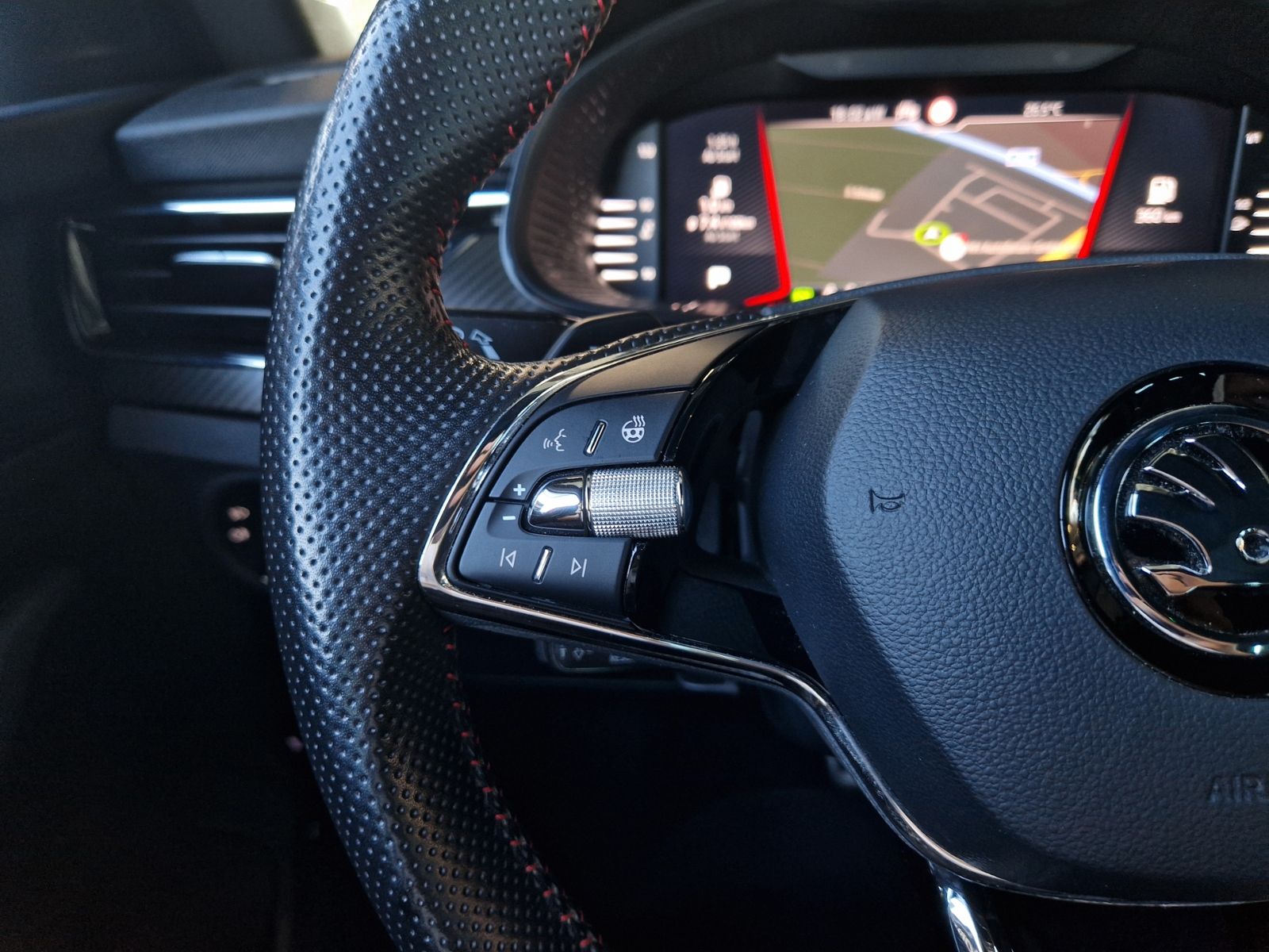 Fahrzeugabbildung SKODA Kamiq Monte Carlo AHK PANO LED NAVI