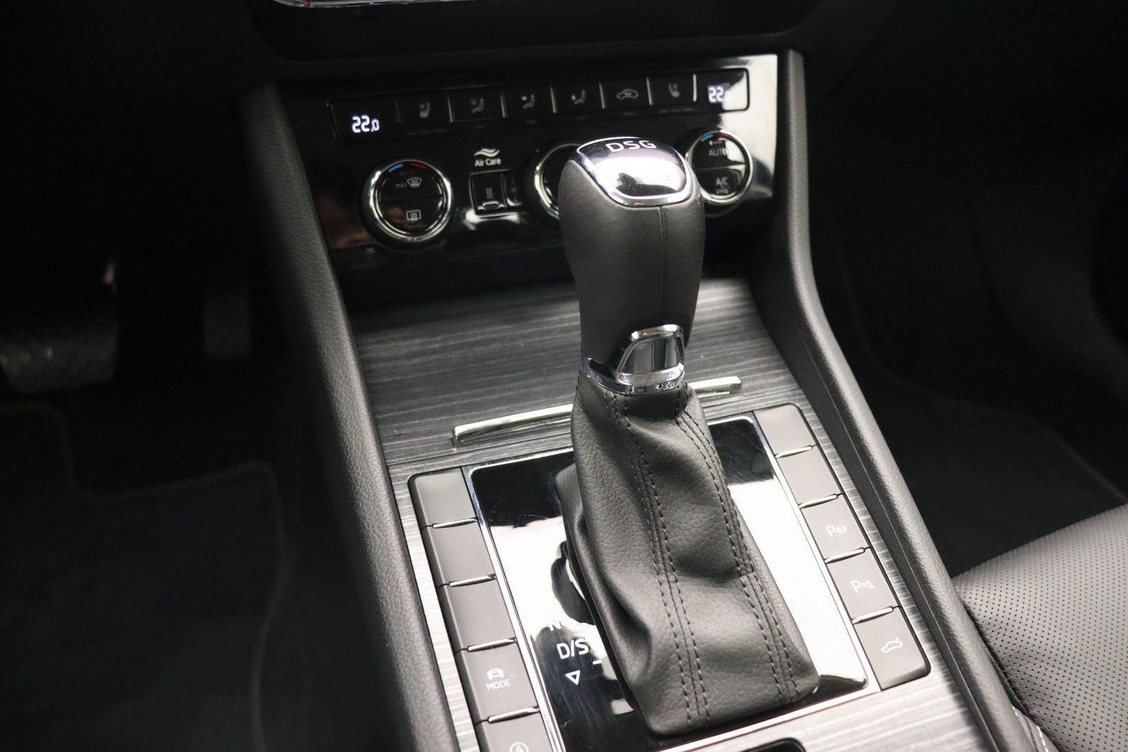 Fahrzeugabbildung SKODA Superb Combi 2.0 TDI Premium Edition Standheiz.