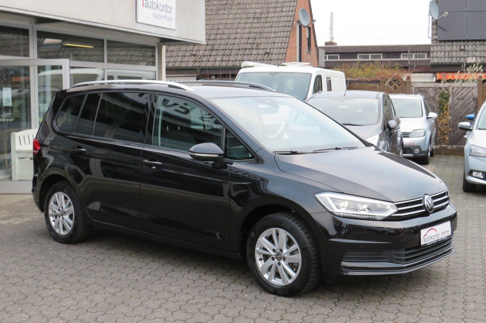 Fahrzeugabbildung Volkswagen Touran Comfort DSG AHK 7-SITZE KAMERA LED 1.H
