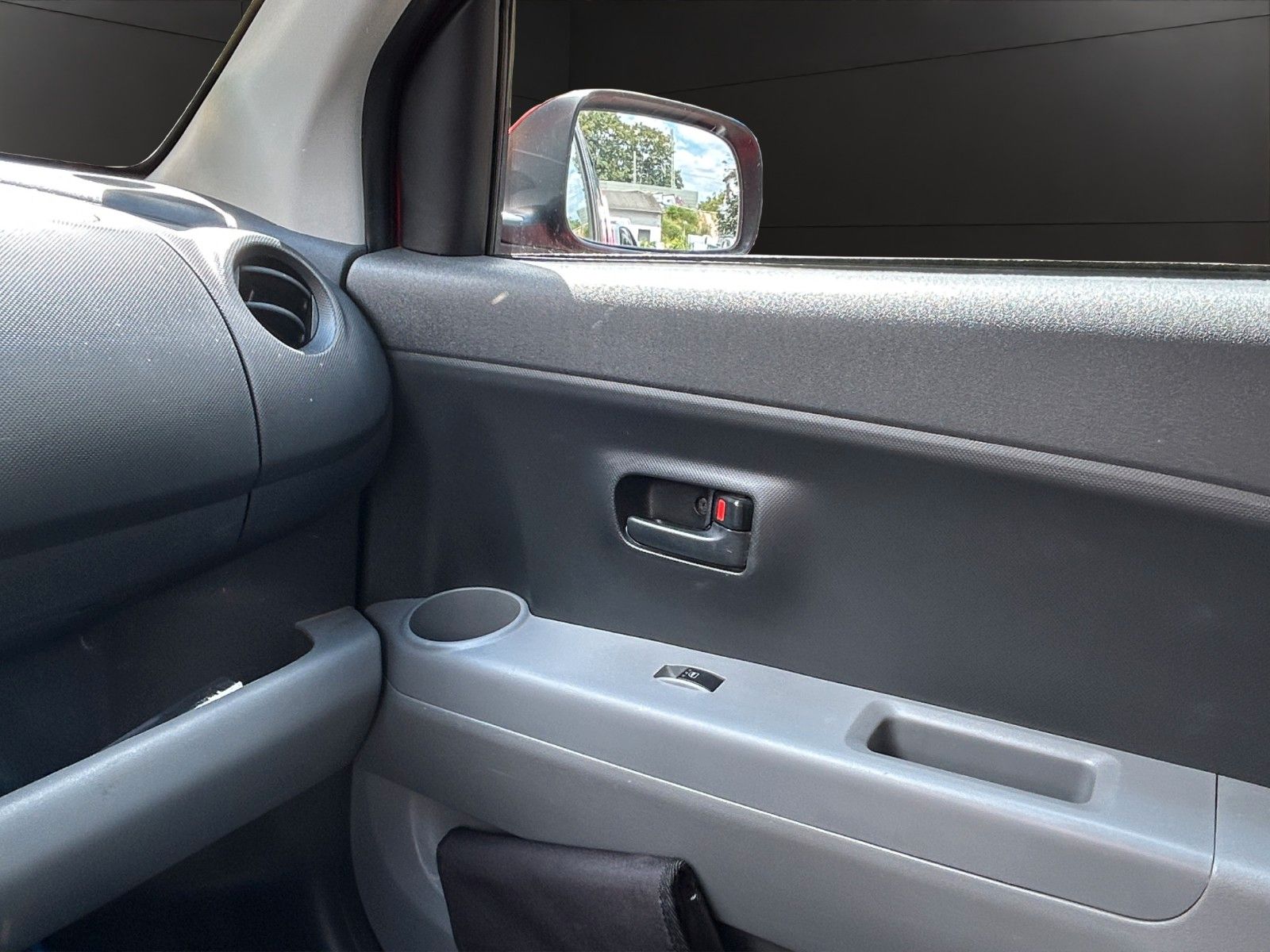 Fahrzeugabbildung Daihatsu Sirion 1.0 Klima/GSSD/Parktronik/TÜV NEU/2Hand