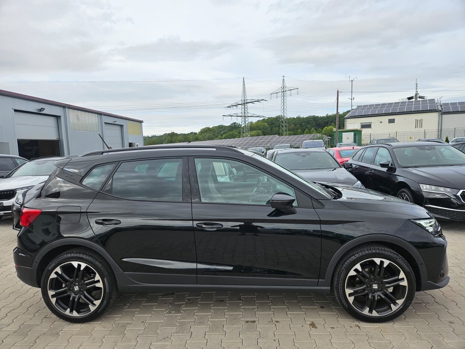 Fahrzeugabbildung SEAT Arona 1.5 TSI DSG FR Black Edition*LED*ACC*