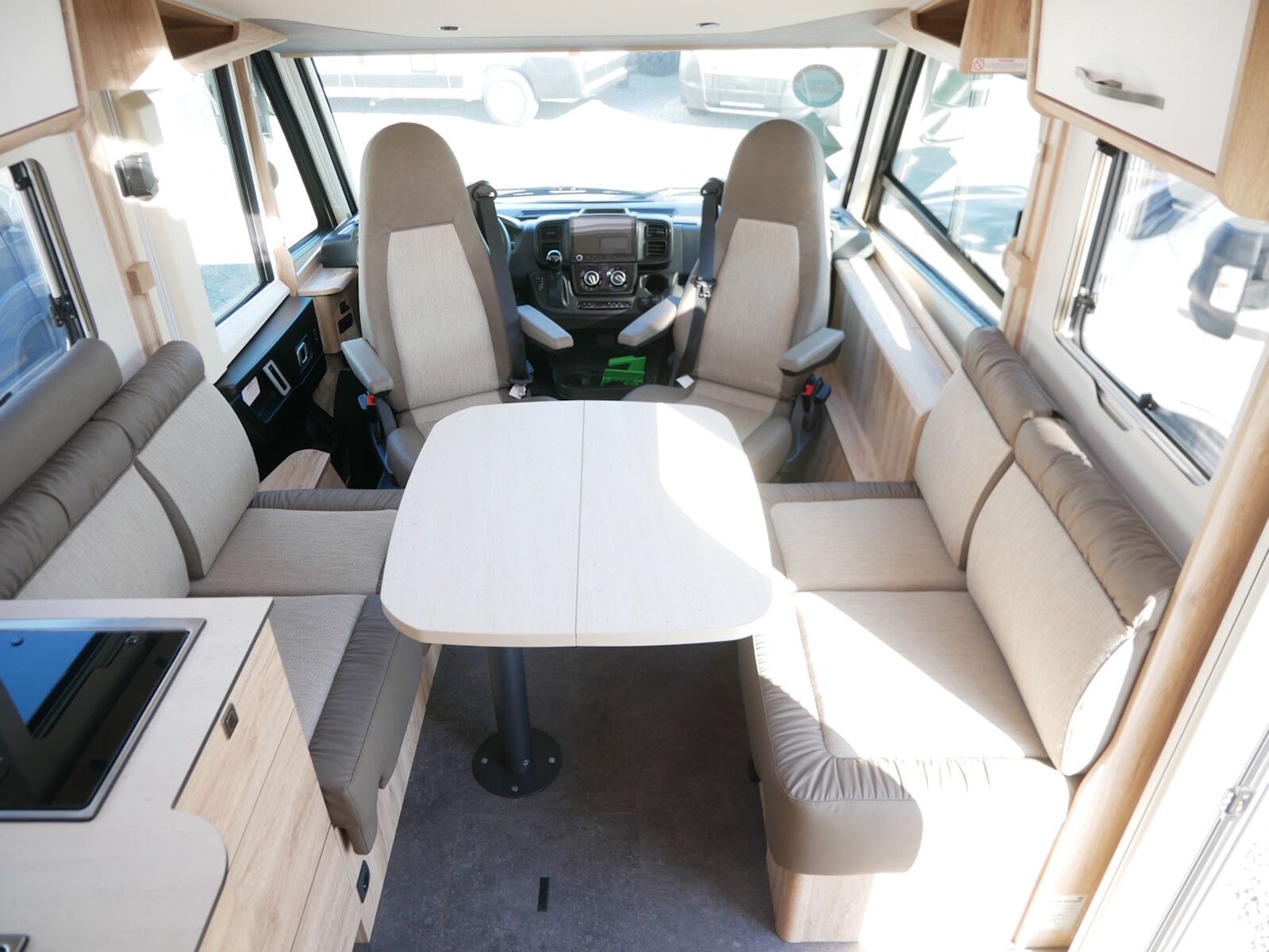 Fahrzeugabbildung Eura Mobil Integra Line IL 720 EF SAT, SOLAR, LUFTFEDERUNG