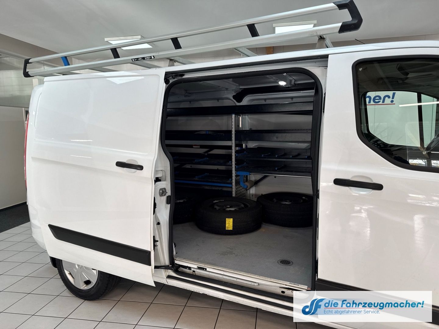 Fahrzeugabbildung Ford Transit Custom Werkstatt 340 L2 Trend Navi Apple