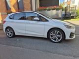 BMW Active Tourer 220i Sport Line Pano AHK Navi Kame - BMW 220 Active Tourer aus 2021
