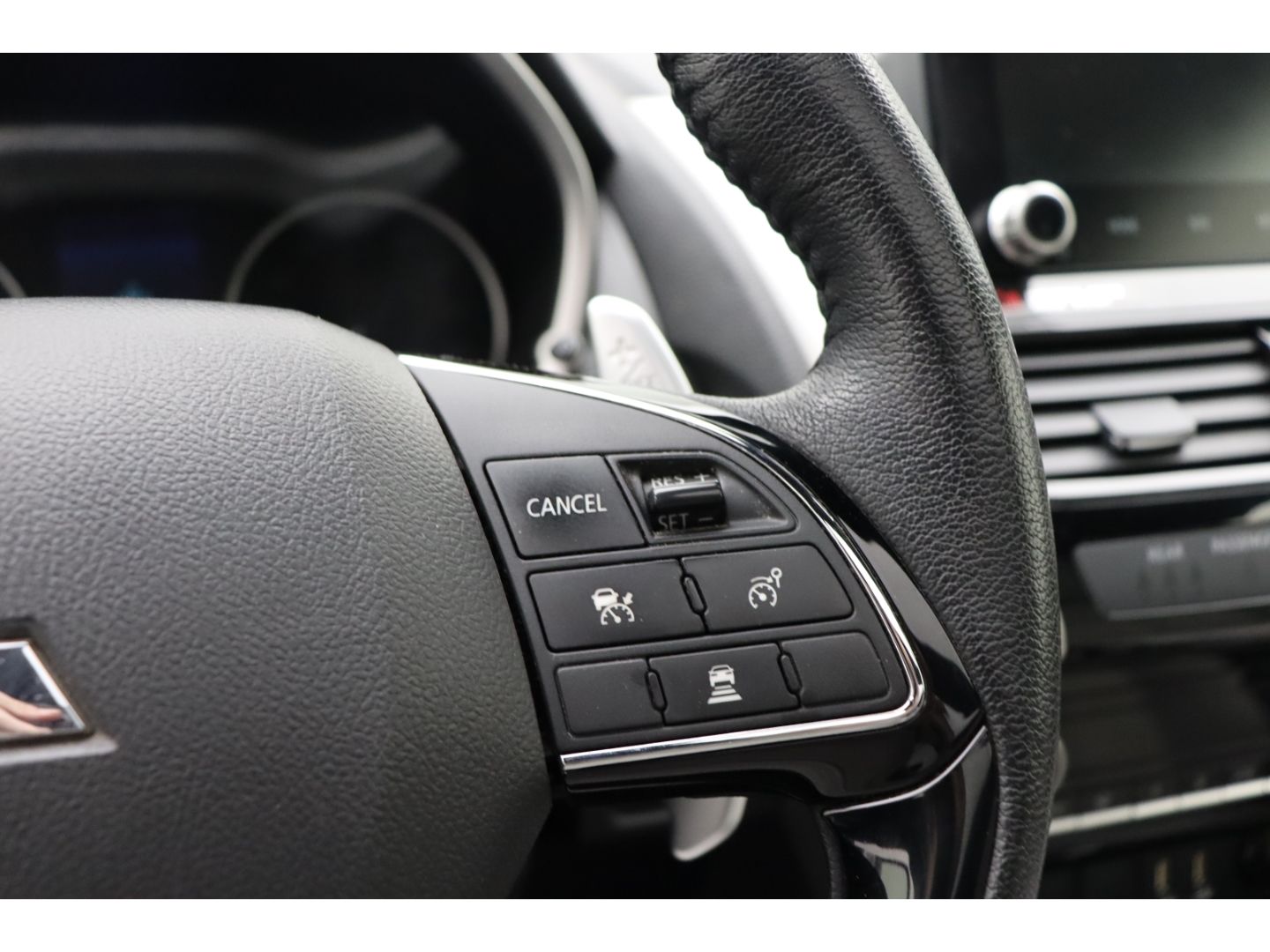 Fahrzeugabbildung Mitsubishi Eclipse Cross Top Hybrid 4WD ACC Pano Schiebedac