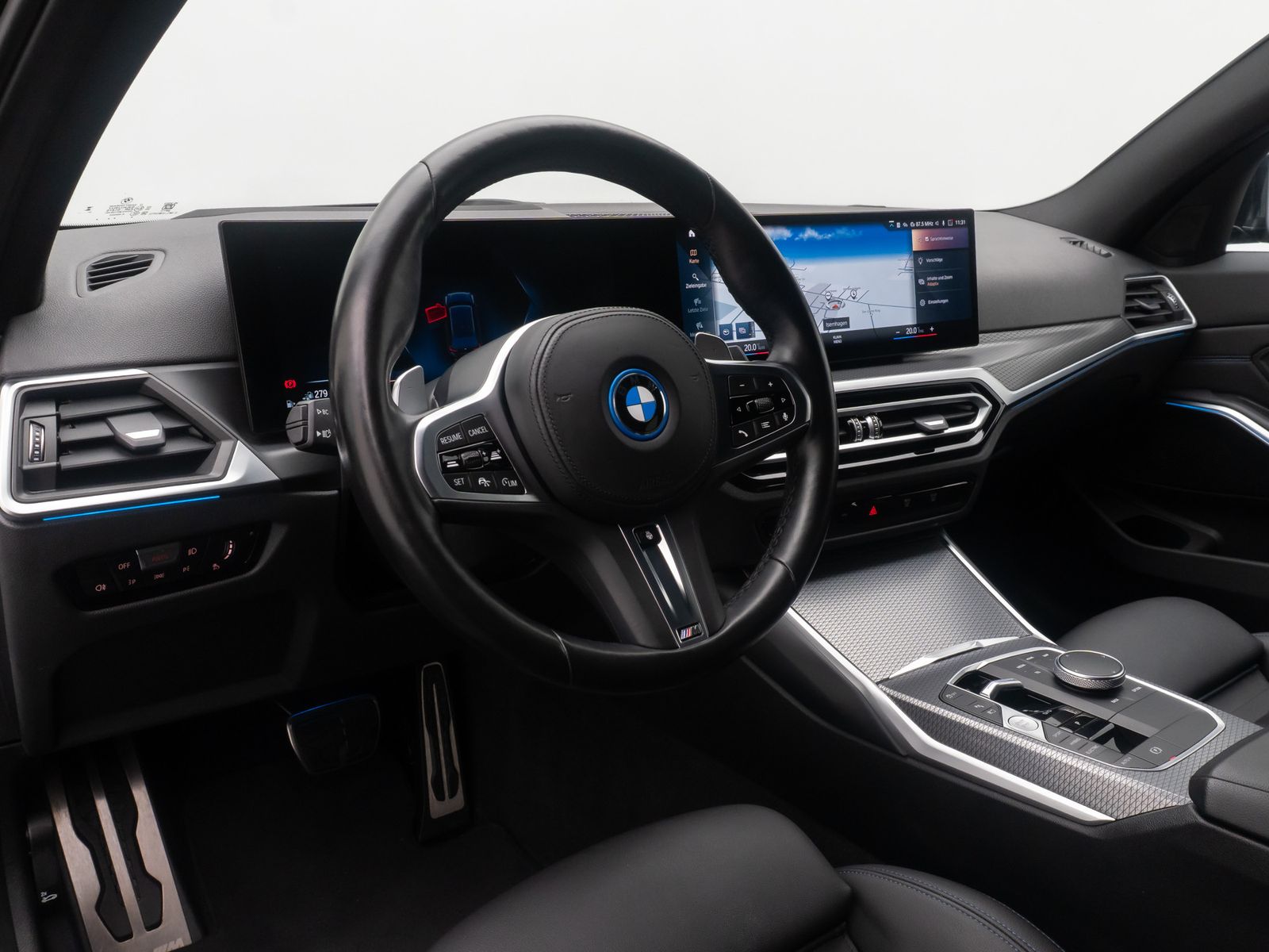 Fahrzeugabbildung BMW 330e M Sport HUD Kamera HiFi DAB Komfort Alarm