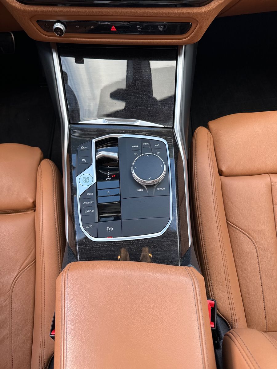 Fahrzeugabbildung BMW M340d Touring xDrive NAV+LED+PANO+AHK+HEAD-UP