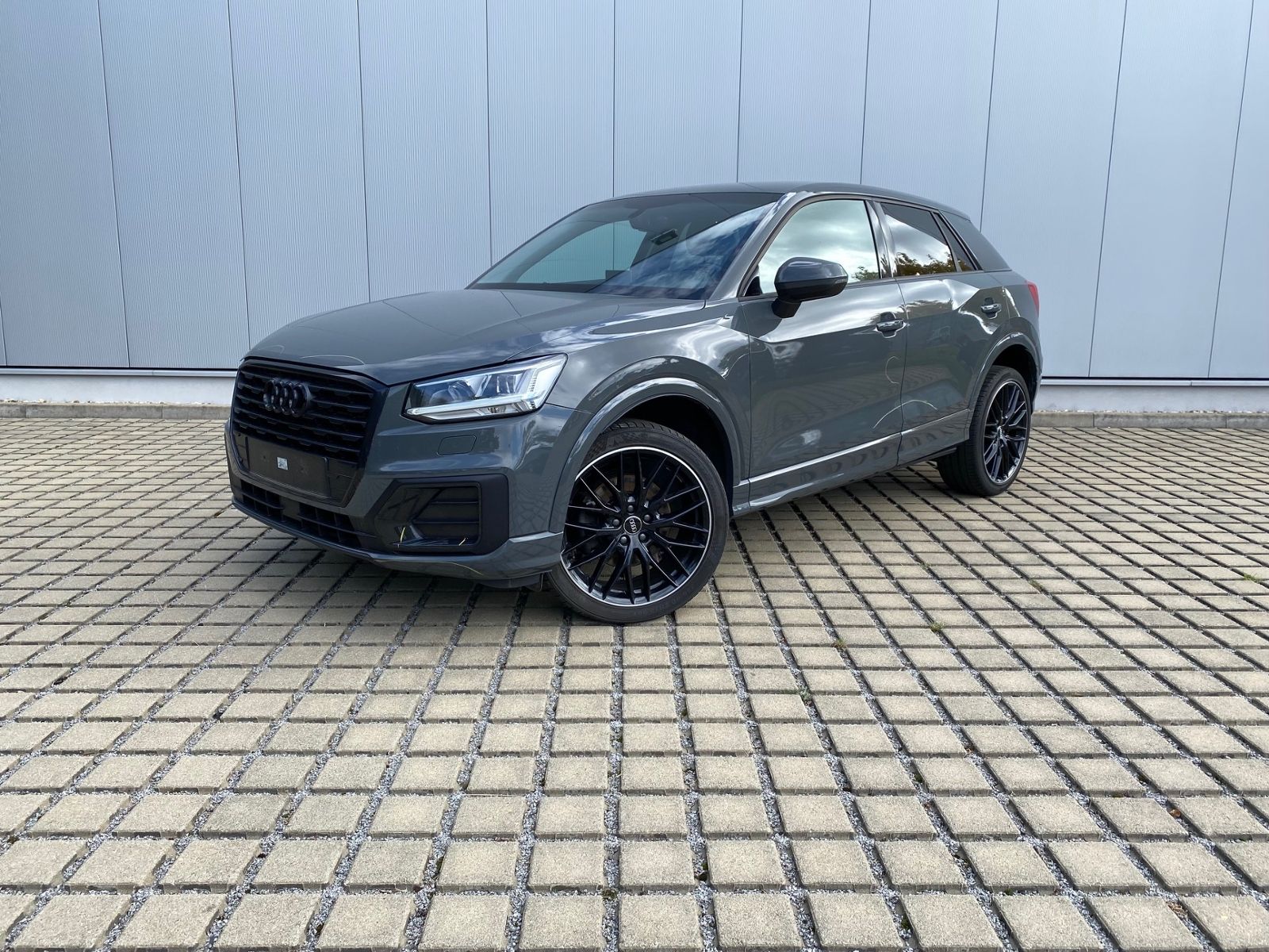 Q2 Sport 35 2.0 TDI 150 PS BLACK-OPTIK/AHK/19-ZO