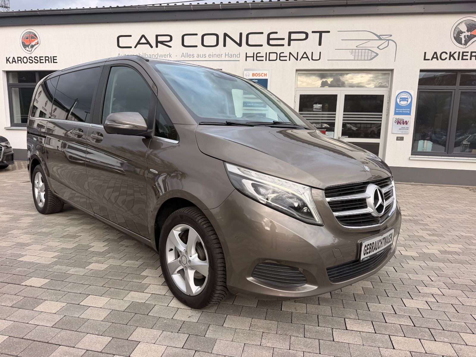 Mercedes V 220 - 1