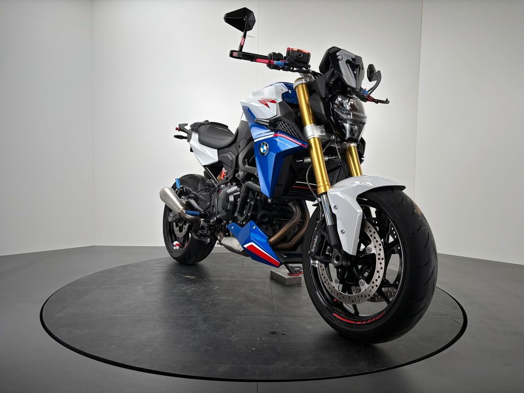 Fahrzeugabbildung BMW F900 R *TOP-AUSSTATTUNG *1. HAND *ARROW
