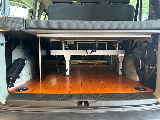 Volkswagen T5 *CAMPER*KÜCHE*BETT(aufklappbar)*ESSTISCH*AHK*
