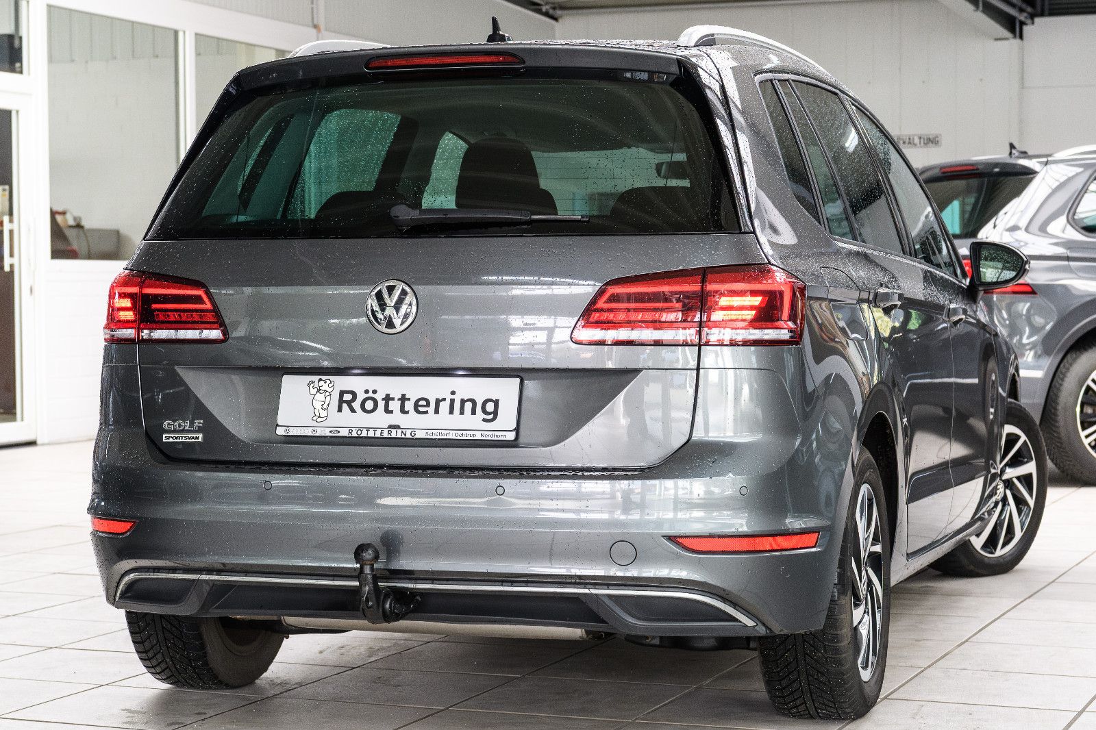 Fahrzeugabbildung Volkswagen Golf Sportsvan+LED+AHK+GJR+SHZ+NAVI+KAMERA