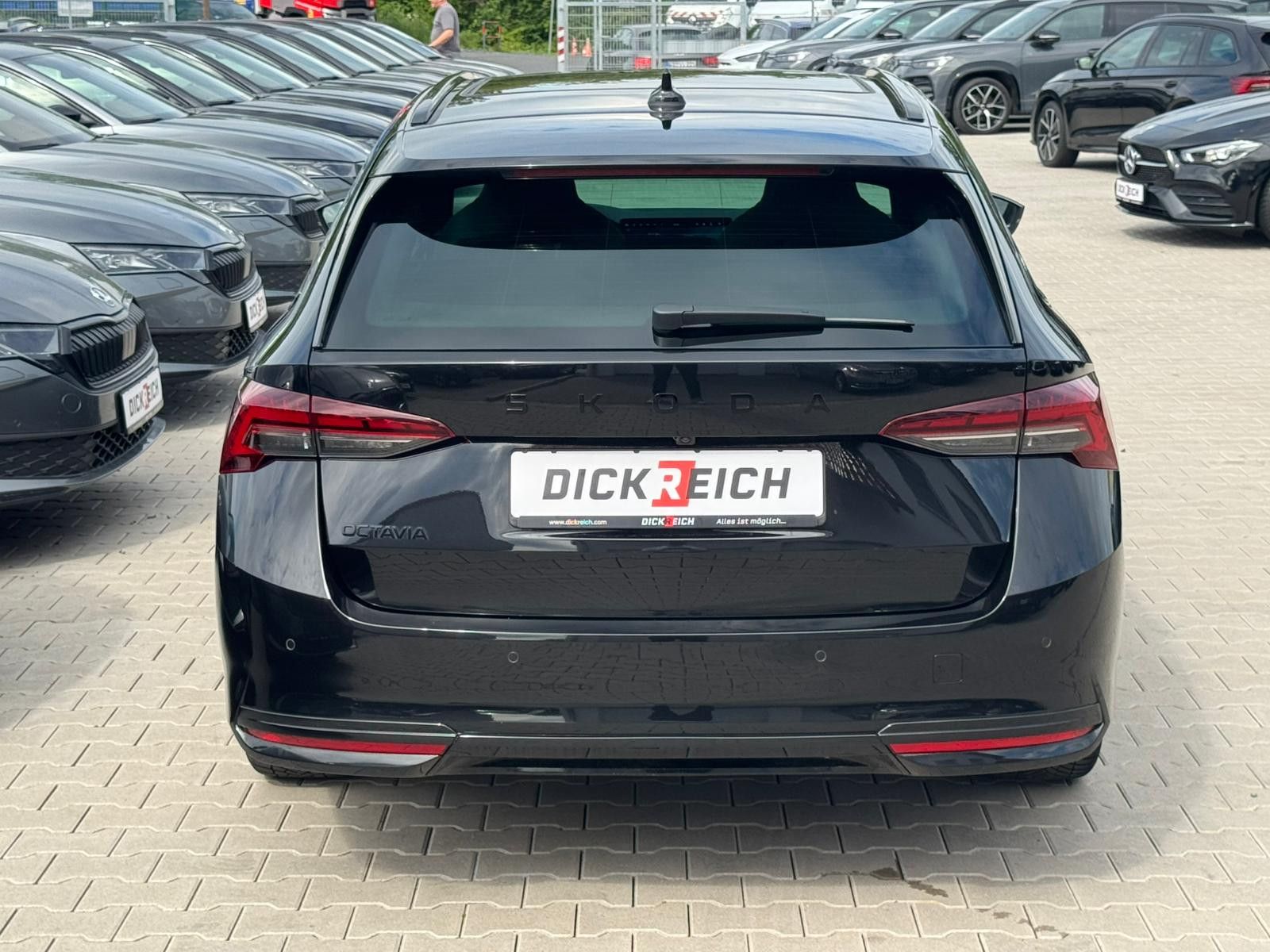 Fahrzeugabbildung SKODA Octavia 2.0 DSG Sportline MATRIX*PANO*CANT.*5J.G
