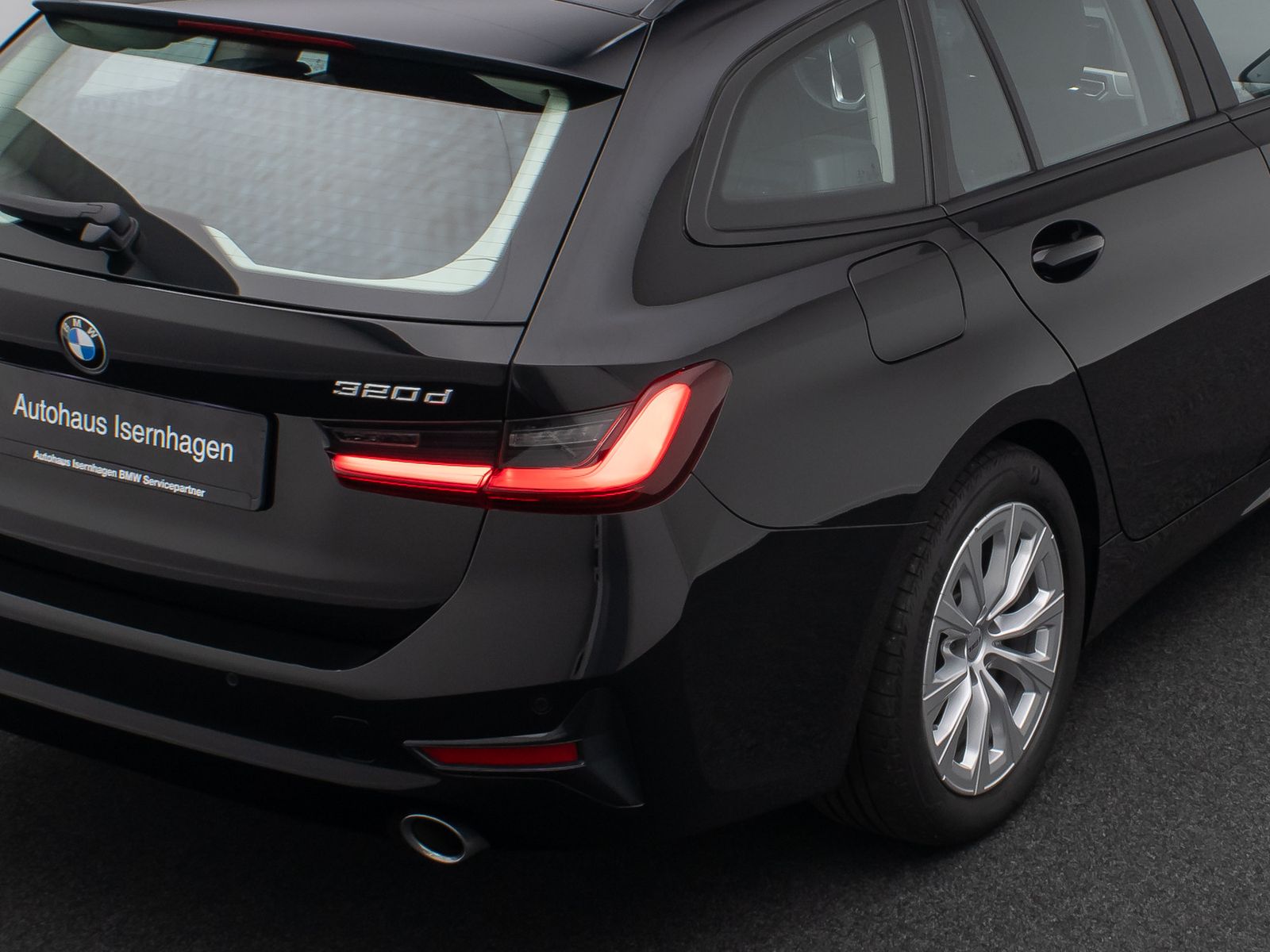 Fahrzeugabbildung BMW 320d DAB CockPitPro PDC DrivingAssist Alarm LED