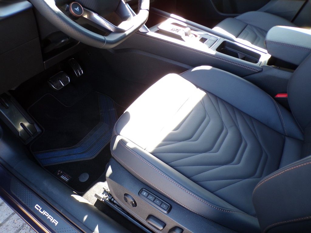 Fahrzeugabbildung CUPRA Formentor VZ 1.5 e-Hybrid DSG Black Edition*DYNA
