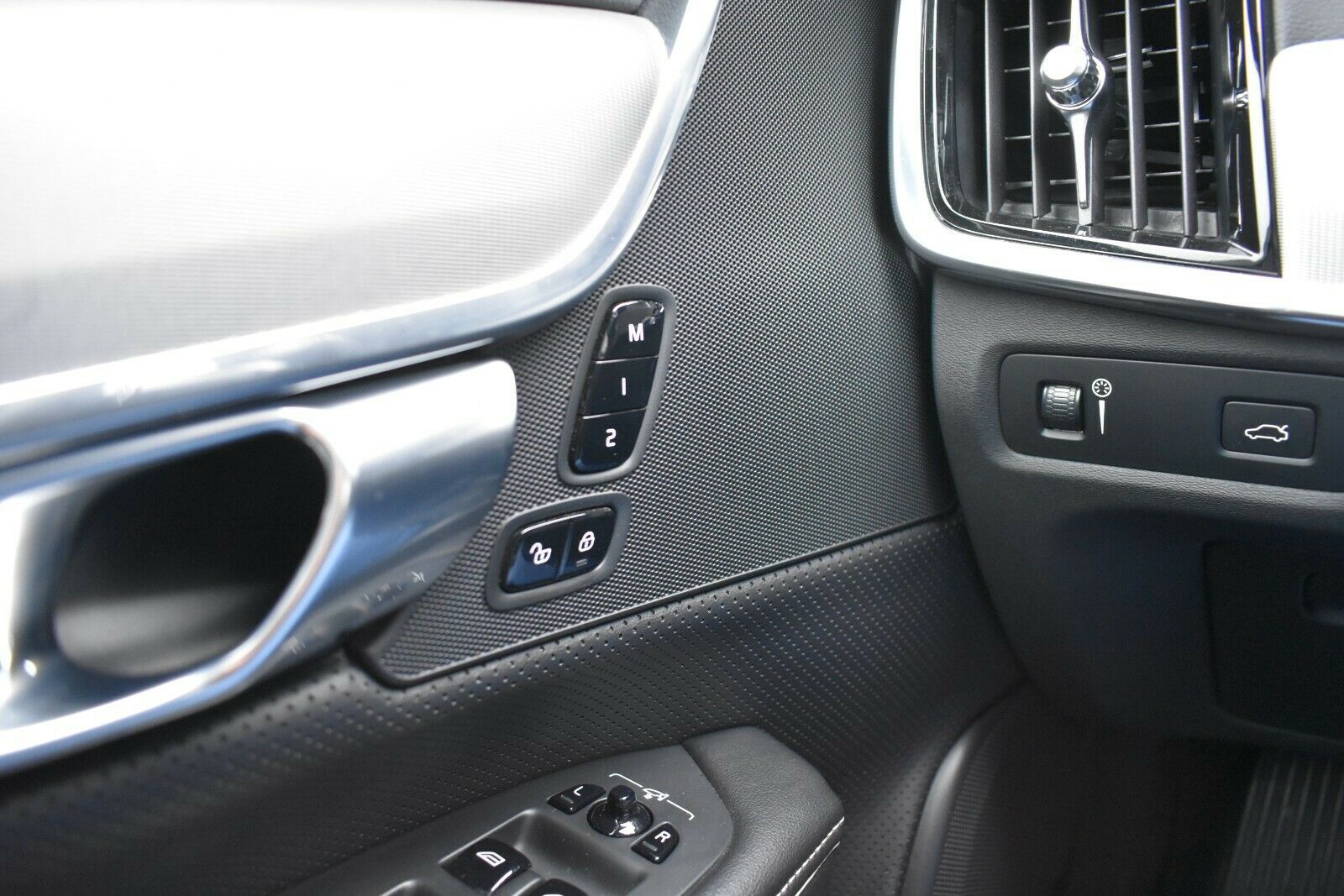 Fahrzeugabbildung Volvo S90 D5 R-Design AWD Navi*Pano*RFK*HU*MIETKAUF