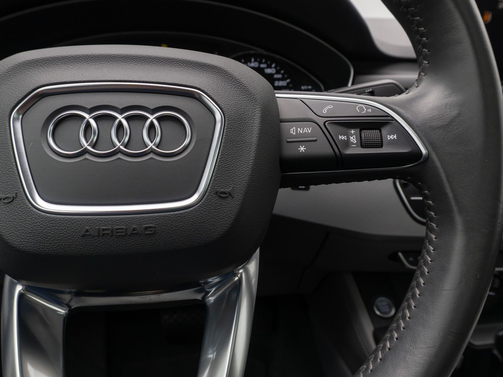 Fahrzeugabbildung Audi A4 quattro design Xenon PDC GSD Limit HiFi 18LM