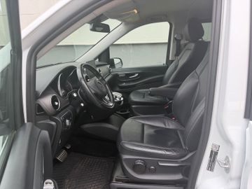 Mercedes V 220 - 11