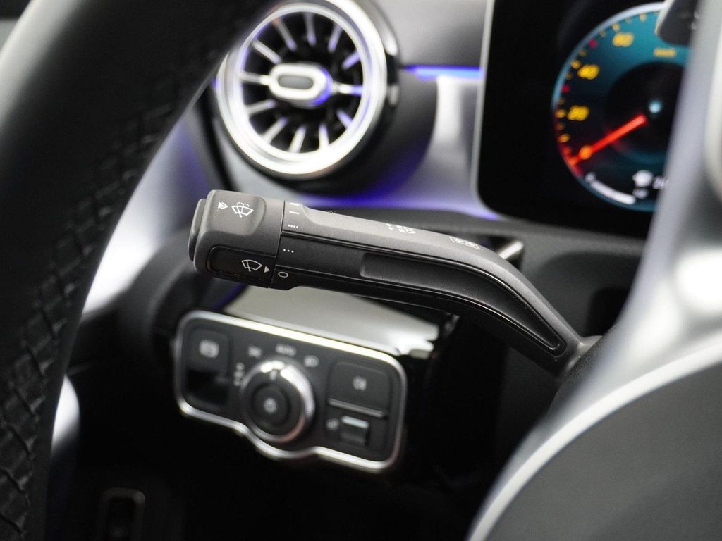Mercedes-Benz A 200 AMG Business Solution | AHK Wegklapbaar |
