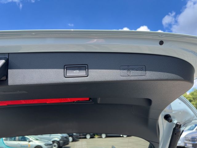 Golf VIII Variant R-Line 1.5 eTSI DSG